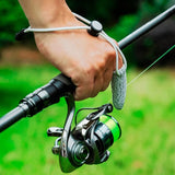 Single-finger glove for precise casting during Luya fishing trips