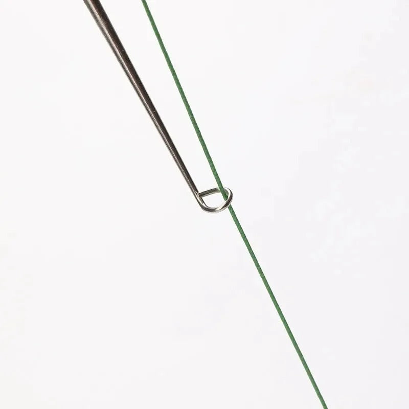 Versatile tool set with loop tyer and nail knot fork ideal for rigging lines quickly.